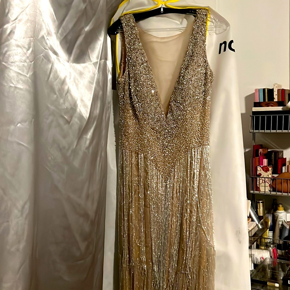 Selling Noell dress such a beautiful dress. Use once but in good condition